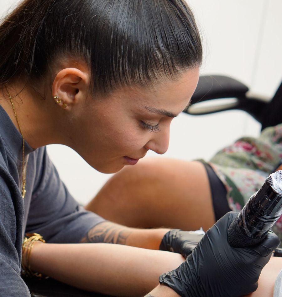 tatuaje granada.tatuadores granada
